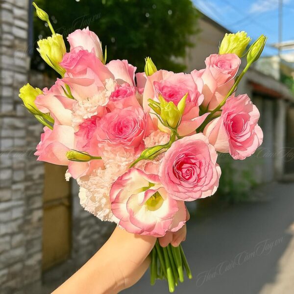 Mộng Hồng Yêu Thương <br> Hoa Cưới Cầm Tay
